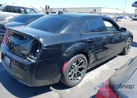2017 Chrysler 300 300S z USA, uszkodzony, nr VIN 2C3CCABG8HH560235